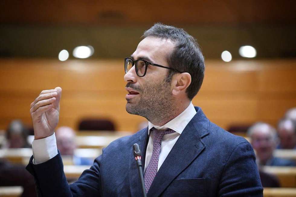 El ministro de Economía, Comercio y Empresa, Carlos Cuerpo, interviene durante una sesión de control al Gobierno en la Cámara Alta, en Madrid (España)