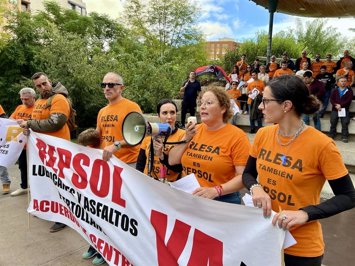Archivo - Manifestación en Puertollano por la "equiparación laboral" de los trabajadores de Rlesa.