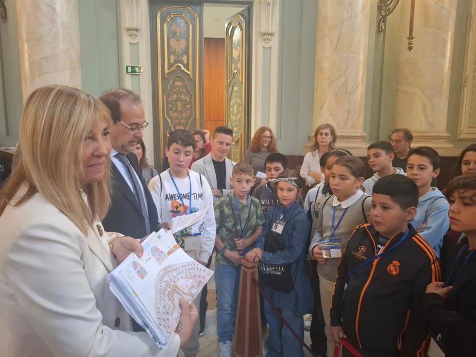 La presidenta del CGPJ y del Tribunal Supremo, Isabel Perelló, muestra a los alumnos de un colegio público de Madrid el interior del Supremo en una jornada de puertas abiertas. A 23 de octubre de 2025. Madrid (Madrid).