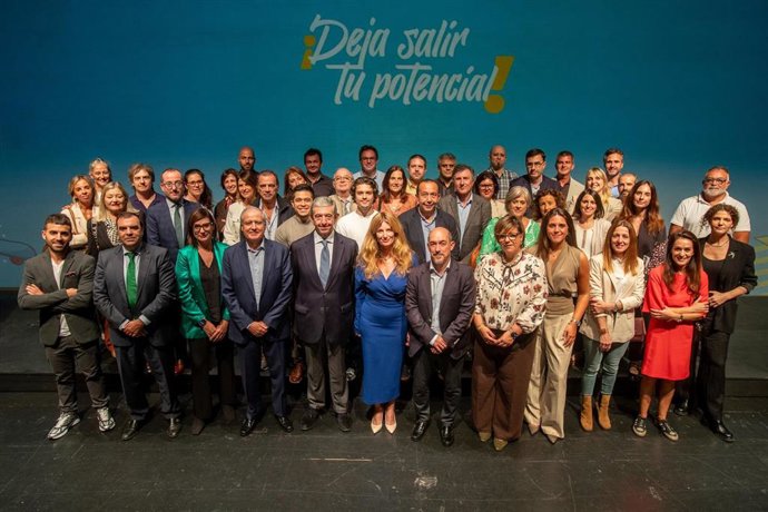 El consejero de Industria, Empleo, Innovación y Comercio, Eduardo Arasti, presenta la XIII edición del programa de emprendimiento juvenil STARTinnova.