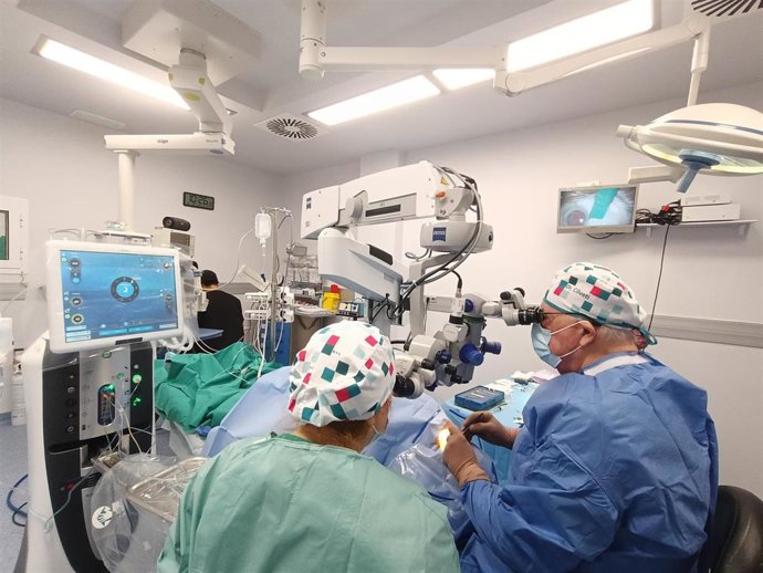 L Hospital Vithas Xanit Internacional apuesta por el láser de femtosegundo, innovación en cirugía de cataratas para intervenciones más rápidas, seguras y eficaces