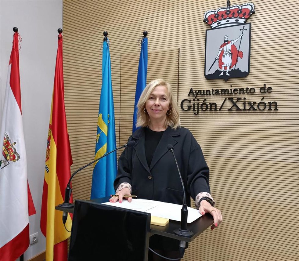 La portavoz de Vox en el Ayuntamiento de Gijón, Sara Álvarez Rouco, en rueda de prensa en el Consistorio gijonés.