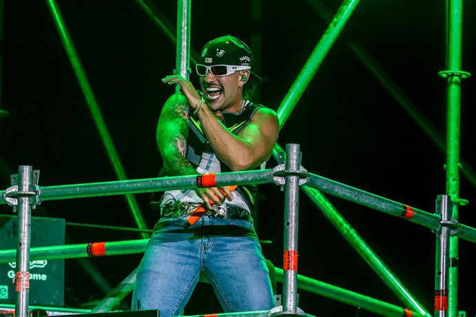 Archivo - El cantante Feid durante una actuación, en el Estadio Cívitas Metropolitano, a 27 de julio de 2024, en Madrid (España). Conocido artísticamente como Feid o Ferxxo, es un cantante, compositor y productor discográfico colombiano. El cantante llega