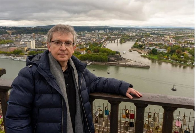 Santiago Posteguillo publica 'Los tres mundos', tercera parte de la saga de Julio César. El escritor visita los escenarios de la novela, como la ciudad de Coblenza, donde concluyen el río Rin y el Mosela