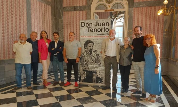 El elenco de 'Don Juan Tenorio' durante la presentación de la obra en el Teatro Romea