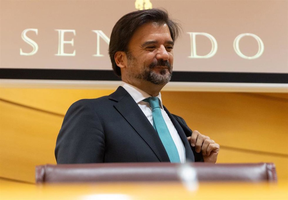 El director general de Política Energética y Minas, Manuel García Hernández,comparece ante la comisión sobre el apagón, en el Senado, a 23 de octubre de 2025, en Madrid (España). Comparece en la Comisión de Investigación sobre la interrupción del sumini