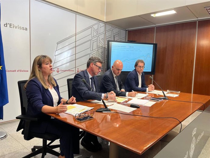 El vicepresidente primero del Govern, Antoni Costa, durante una rueda de prensa en Ibiza