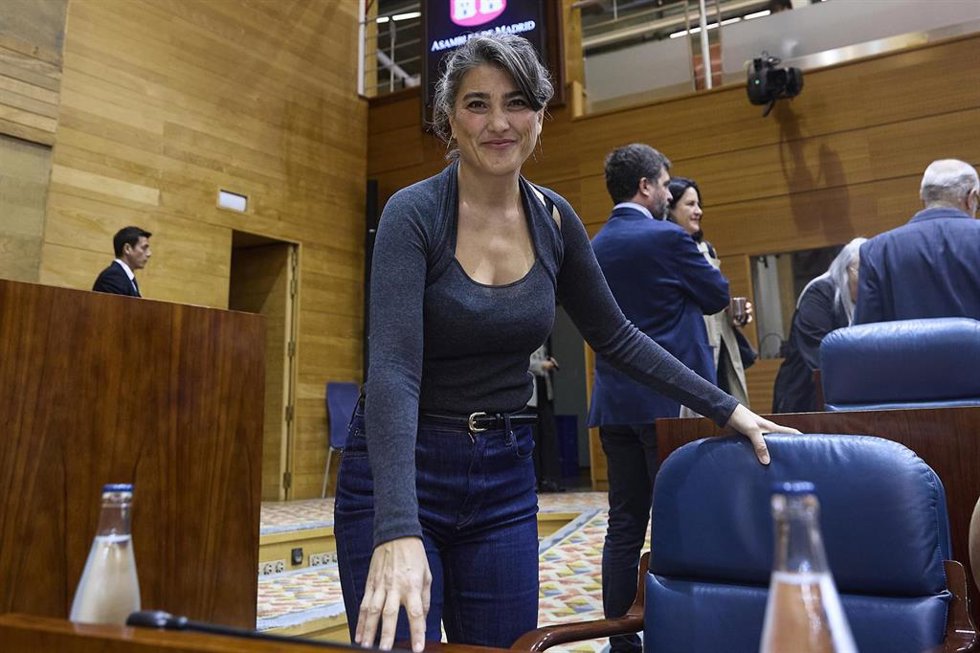 La portavoz de Más Madrid en la Asamblea de Madrid, Manuela Bergerot, durante un pleno en la Asamblea de Madrid, a 23 de octubre de 2025, en Madrid (España). El pleno debate sobre la situación de la Universidad Madrileña y del transporte público de la C