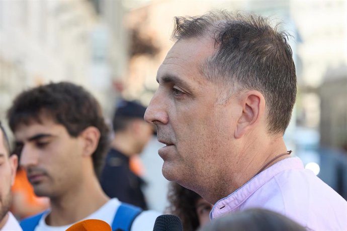 Archivo - El portavoz nacional de Inmigración, Interior y Seguridad de Vox, Samuel Vázquez