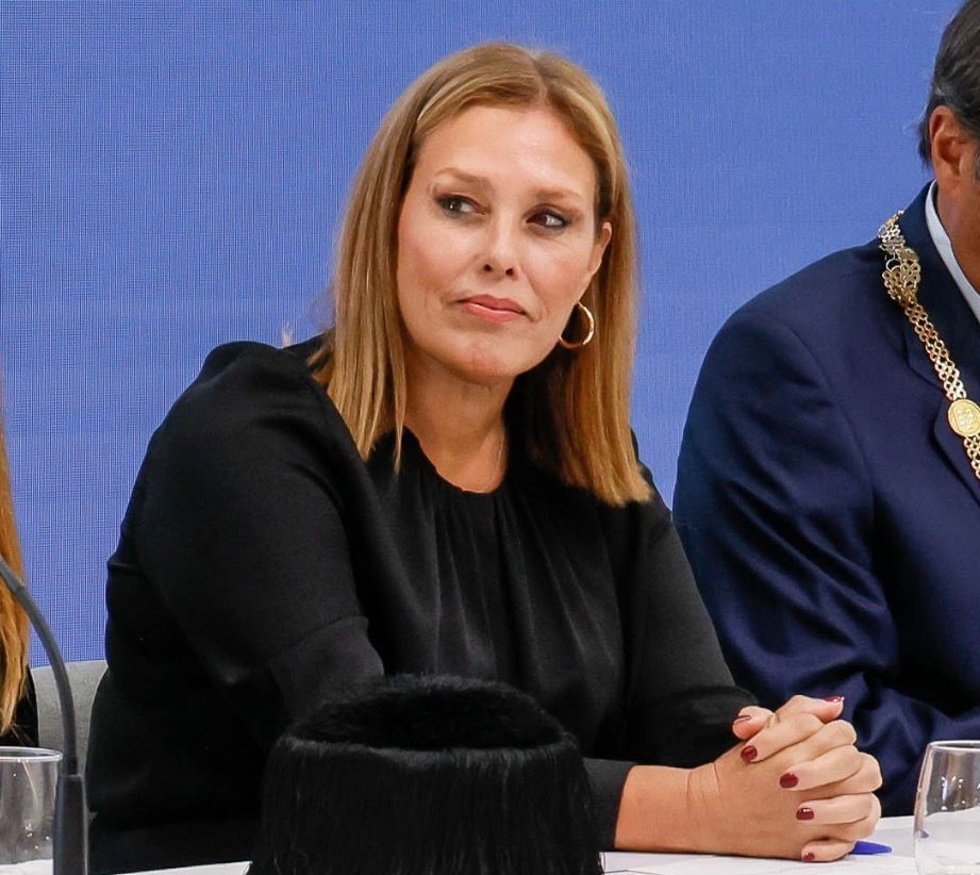 La presidenta del Parlamento viaja a Milán para visibilizar los "retos" de regiones europeas en atención a mayores