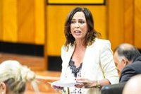 Vox critica la "nefasta gestión" del Gobierno andaluz en materia de vivienda y la Junta defiende la "vía andaluza"