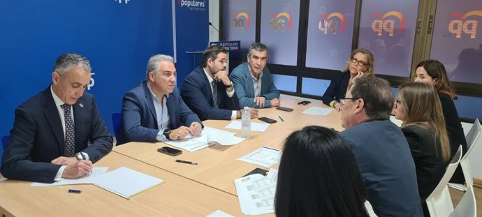 Encuentro entre el presidente del PP de C-LM, Paco Núñez; el vicesecretario nacional del partido, Elías Bendodo; y el alcalde de Puertollano, Miguel Ángel Ruiz, con la Asociación de Trabajadores Autónomos de C-LM.