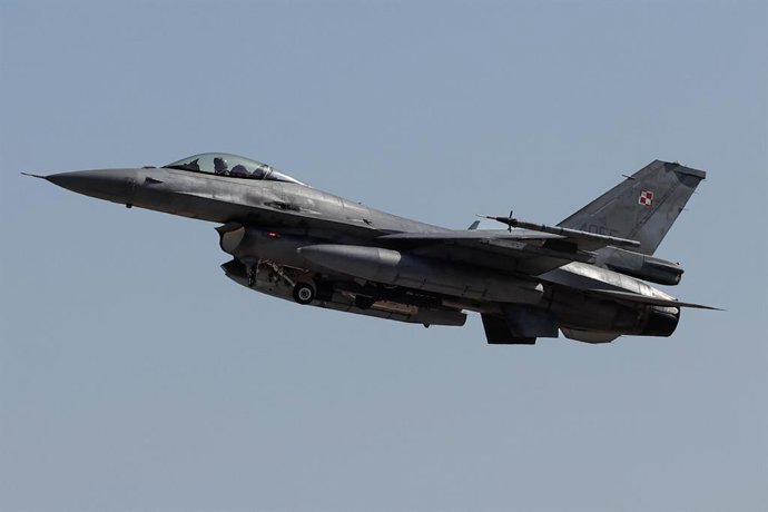 Archivo - Arquivo - 9 de outubro de 2023, aeroporto militar de Gioia del Colle, Itália: Uma aeronave F16 durante o treinamento do NATO Tiger Meet 2023 no aeroporto militar Gioia del Colle da Força Aérea Italiana, Itália, em 9 de outubro de 2023. ANSA/GIUS