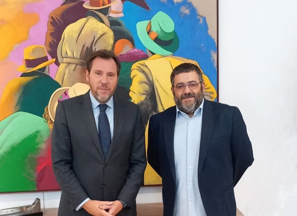 El diputado de Sumar MÉS en el Congreso, Vicen Vidal, y el ministro de Transportes y Movilidad Sostenible, Óscar Puente.