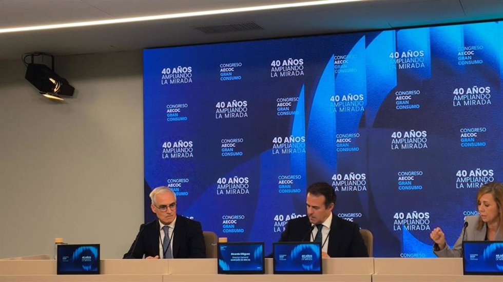 Ricardo Diéguez -director general de Marqués de Riscal- y José Luís Benítez -director general de la Federación Española del Vino-