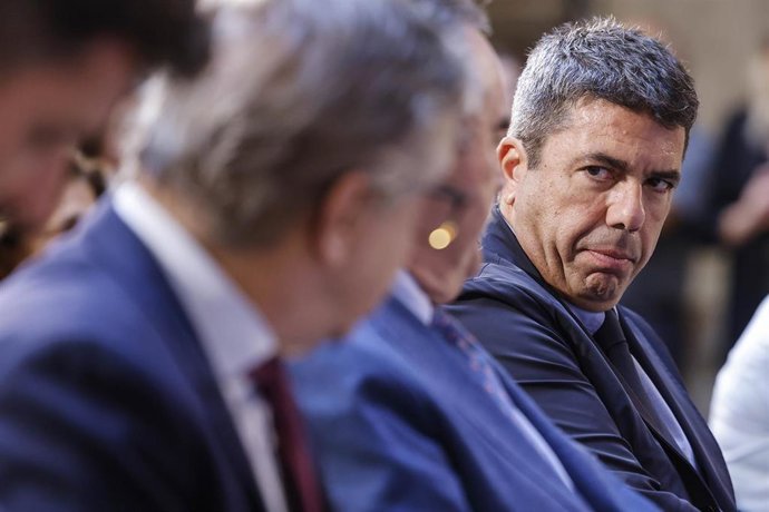 El president de la Generalitat, Carlos Mazón, asiste a la presentación del proyecto educativo de sensibilización ante el riesgo por inundaciones, en el Palau de la Generalitat, a 23 de octubre de 2025