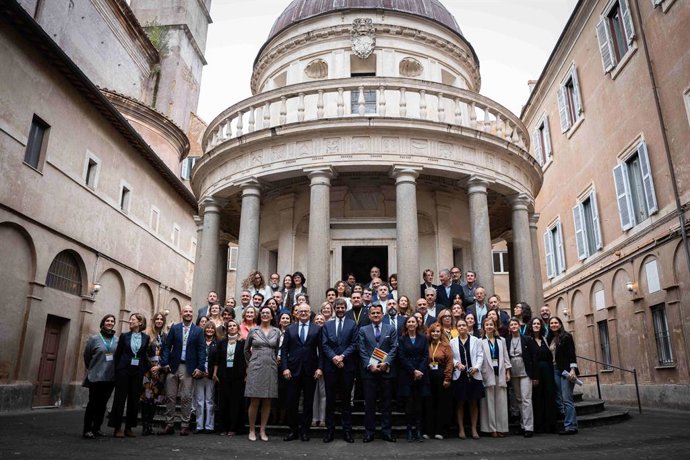 El ministro de Cultura, Ernest Urtasun, ha inaugurado este jueves la 97ª reunión del Consejo de Patrimonio Histórico, órgano en el que participan todos los responsables en materia de patrimonio cultural de las comunidades autónomas.