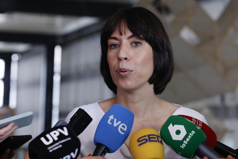 La secretaria general del PSPV-PSOE y también ministra de Ciencia, Innovación y Universidades, Diana Morant, en declaraciones a los medios de comunicación en Valncia.