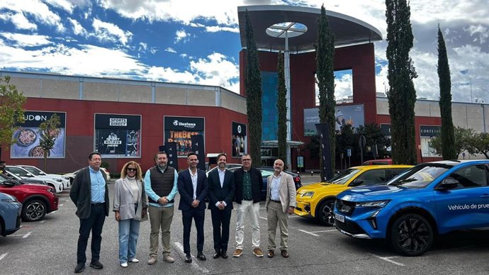 Inauguración de la exposición de vehículos ecológicos de la Asociación Española del Automóvil Ecológico (AEAE).