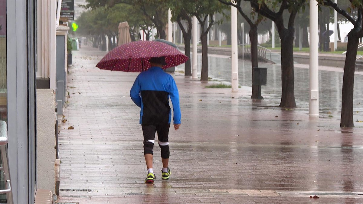 Las temperaturas caerán el domingo por la llegada de aire polar y las lluvias se extenderán a este y sur, según Meteored