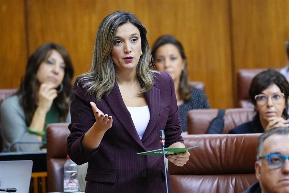La portavoz parlamentaria del PSOE-A, María Márquez, interviene durante la sesión de control en el pleno del Parlamento andaluz. A 23 de octubre de 2025, en Sevilla (Andalucía, España). Segunda jornada de Pleno, con Sesión de Control al Gobierno y pregu
