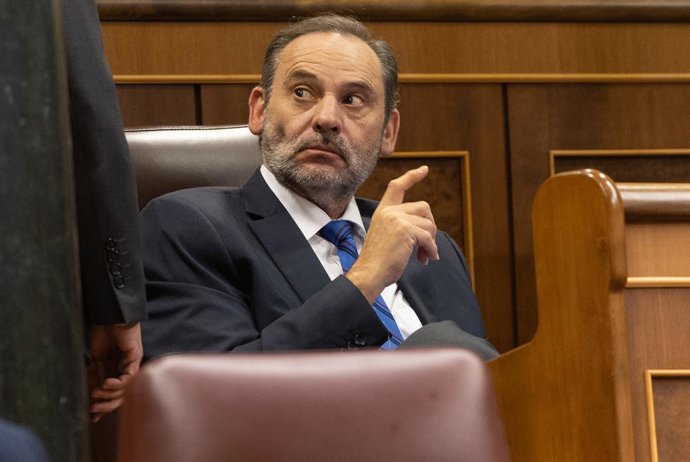 El diputado José Luis Ábalos, durante una sesión de control al Gobierno, en el Congreso de los Diputados, a 22 de octubre de 2025, en Madrid (España). 