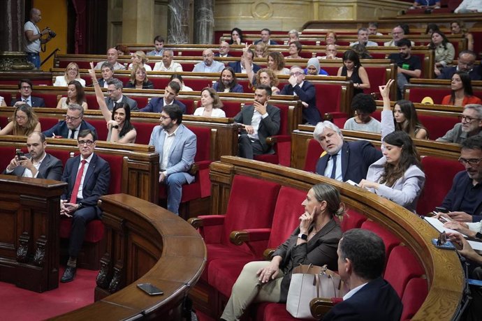 Archivo - Votación durante una sesión plenaria en el Parlament de Catalunya, a 17 de julio de 2025, en Barcelona, Catalunya (España).