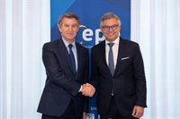 Feijóo asegura en Bruselas que el Gobierno es "un cóctel de corrupción y sectarismo": "España ha dejado de ser fiable"