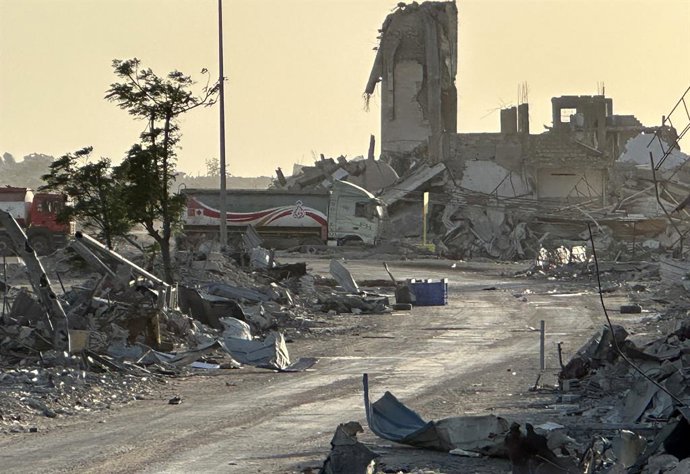October 21, 2025, Khan Yunis, Gaza Strip, Palestinian Territory: Israeli bulldozers and military vehicles place yellow-painted concrete blocks along what is known as the 'yellow withdrawal line' inside the Gaza Strip, marking a field boundary in areas fro