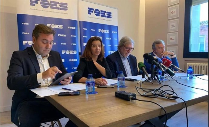 De izda a dcha, Izquierdo, Fernández, Aparicio y Mateo abordan la problemática de la energía en Soria.