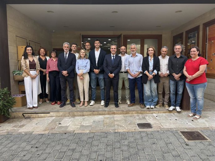 El conseller de Educación y Universidades, Antoni Vera, se reúne con los alcaldes del Llevant de Mallorca para consensuar los cambios en la oferta de la FP.