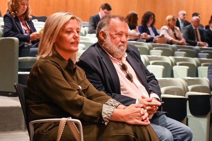 Herminio Sancho junto a la diputada en el Congreso por Huesca Begoña Nasarre.