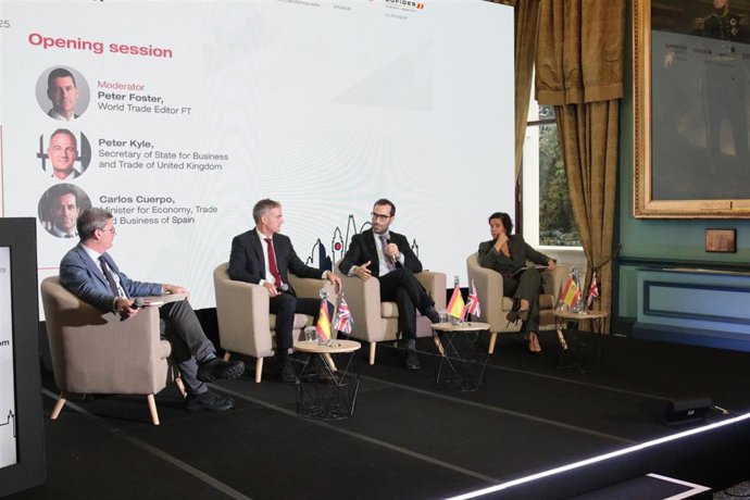 El ministro de Economía, Comercio y Empresa, Carlos Cuerpo, y el secretario de Estado de Comercio y Negocios de Reino Unido, Peter Kyle, inauguran foro que refuerza las relaciones económicas y comerciales bilaterales