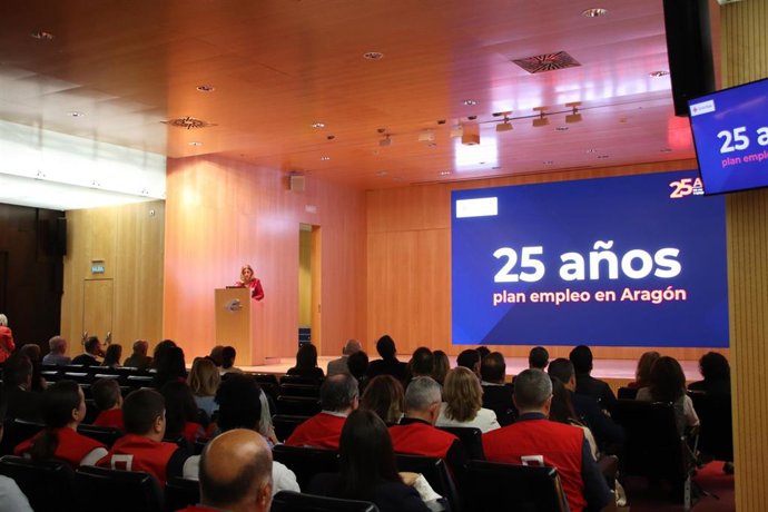 La celebración del 25 aniversario del Plan de Empleo de Cruz Roja se ha desarrollado en el Patio de la Infanta.