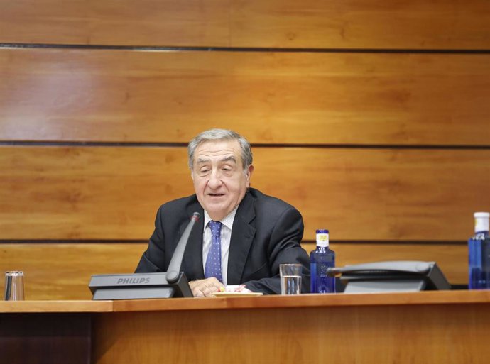 El fiscal superior de Castilla-La Mancha, Emilio Fernández, en las Cortes.
