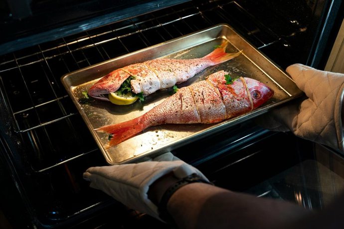 Sua cozinha voltará a cheirar bem: como se livrar do cheiro de peixe quando a coifa não funciona (e em 10 minutos)