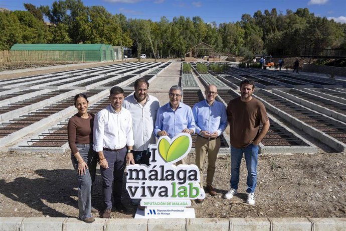 El presidente de la Diputación de Málaga, Francisco Salado, ha visitado el complejo que se está acondicionando junto al alcalde de Ardales, Juan Alberto Naranjo, y el delegado territorial de Sostenibilidad y Medio Ambiente en Málaga, José Antonio Víquez