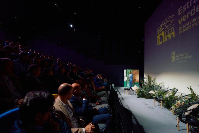 El Gobierno de Canarias presenta la 'Estrategia Verde' para alcanzar la autosuficiencia energética en sus infraestructuras viarias