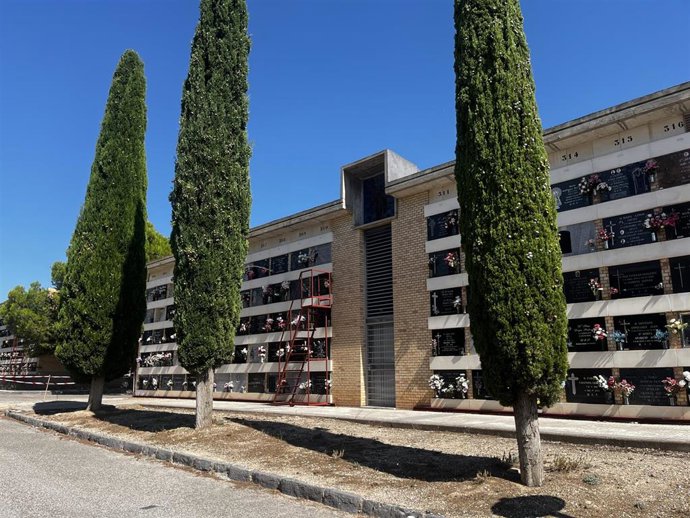 Archivo - Cementerio, nichos, tumbas, lápidas, cementerio de Torrero, Zaragoza