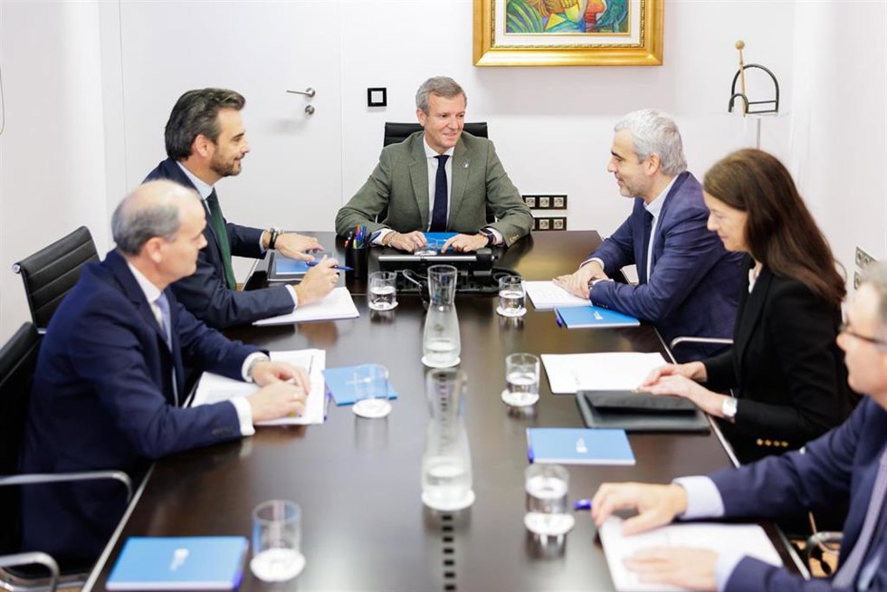 Reunión de representantes de la Xunta y de Aena.