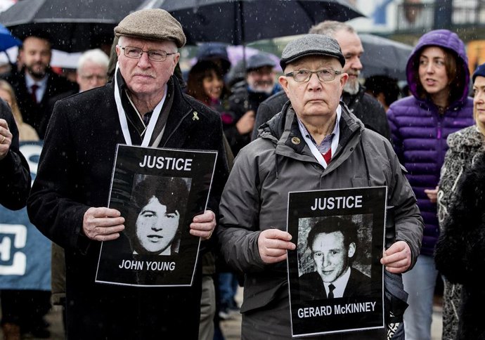 Archivo - 14 March 2019, Northern Ireland, Londonderry: Families of those who died during the 1972 Bloody Sunday incident, sometimes called the Bogside Massacre, march towards the Guildhall building ahead of the announcement as to whether 17 former Britis
