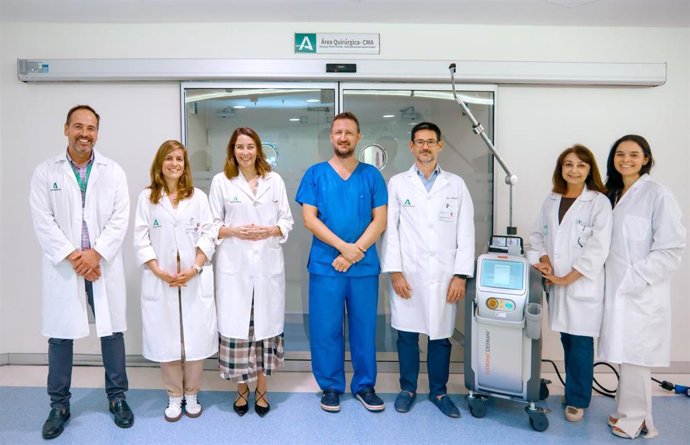 La Unidad de dermatología del Hospital Universitario Virgen del Rocío (HUVR) de Sevilla ha adquirido un nuevo equipamiento de láser vascular múltiplex que permite ampliar los tratamientos con láser