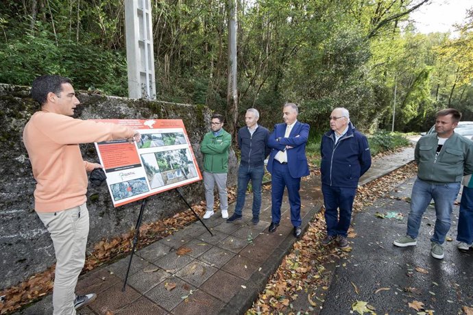 El consejero de Fomento, Roberto Media, en Guriezo