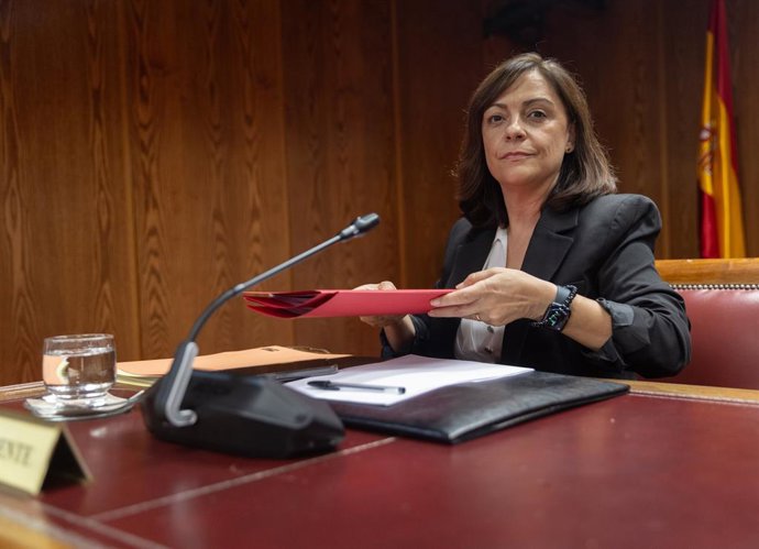 A gerente do Partido Socialista Operário Espanhol (PSOE), Ana María Fuentes Pacheco, comparece perante a comissão sobre o caso Koldo, no Senado, em 23 de outubro de 2025, em Madri (Espanha). Ela comparece perante a Comissão de Inquérito sobre os contratos