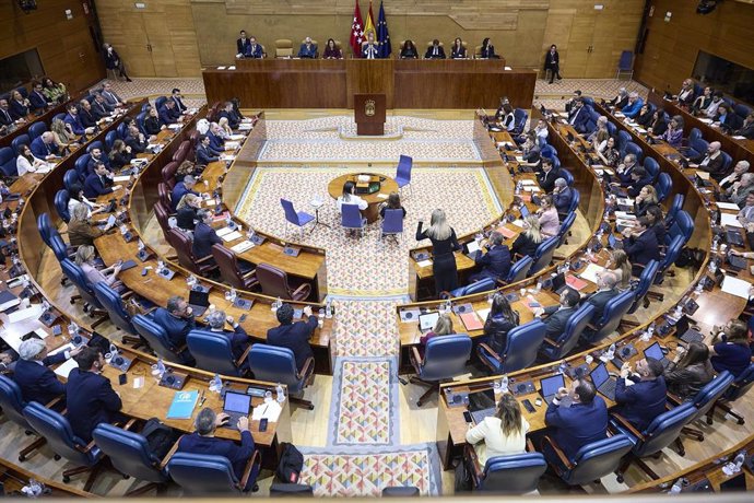 El hemiciclo de la Asamblea de Madrid durante un pleno en la Asamblea de Madrid, a 23 de octubre de 2025, en Madrid (España). El pleno debate sobre la situación de la Universidad Madrileña y del transporte público de la Comunidad.