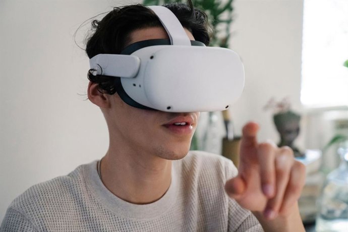 Archivo - Realidad virtual en estudios de Enfermería: experiencias prácticas seguras y realistas para los futuros profesionales