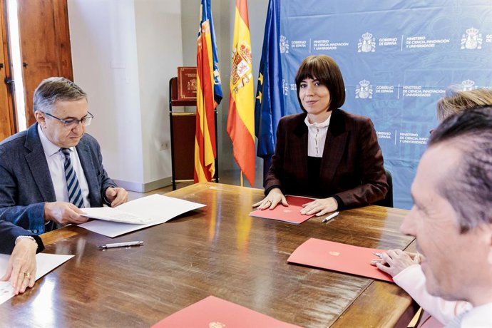Archivo - Arxiu - La ministra de Ciència, Innovació i Universitats, Diana Morant, i el conseller d'Educació, Cultura, Universitats i Ocupació de la Generalitat Valenciana, José Antonio Rovira, en imatge d'arxiu