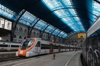 L'R1 de Rodalies suspèn la circulació de trens entre l'Hospitalet i Badalona pel vent