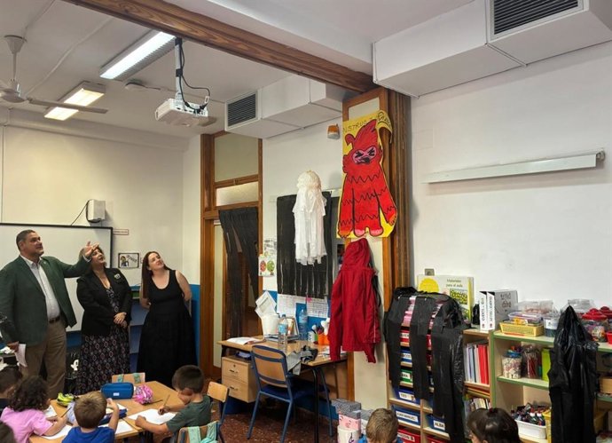 El delegado territorial de Desarrollo Educativo visita el CEIP Virgen del Loreto.