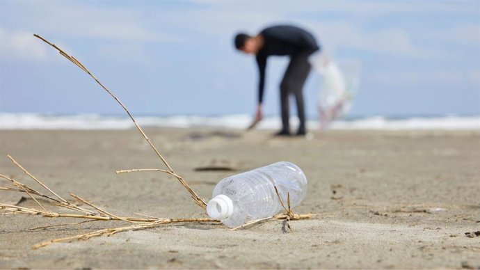 Recogida de residuos dentro de la acción 'Tejer orillas'.